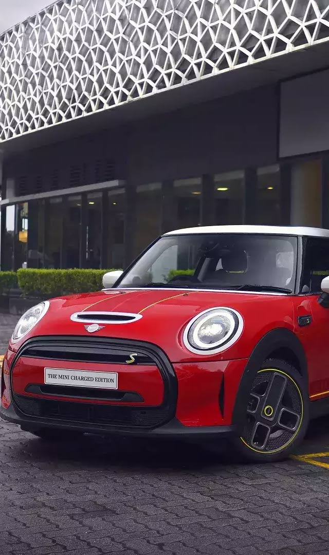 Mini Cooper SE : फुल चार्ज पर देगी 270 km तक का माइलेज, कीमत जानकर   हो जाएंगे हैरान