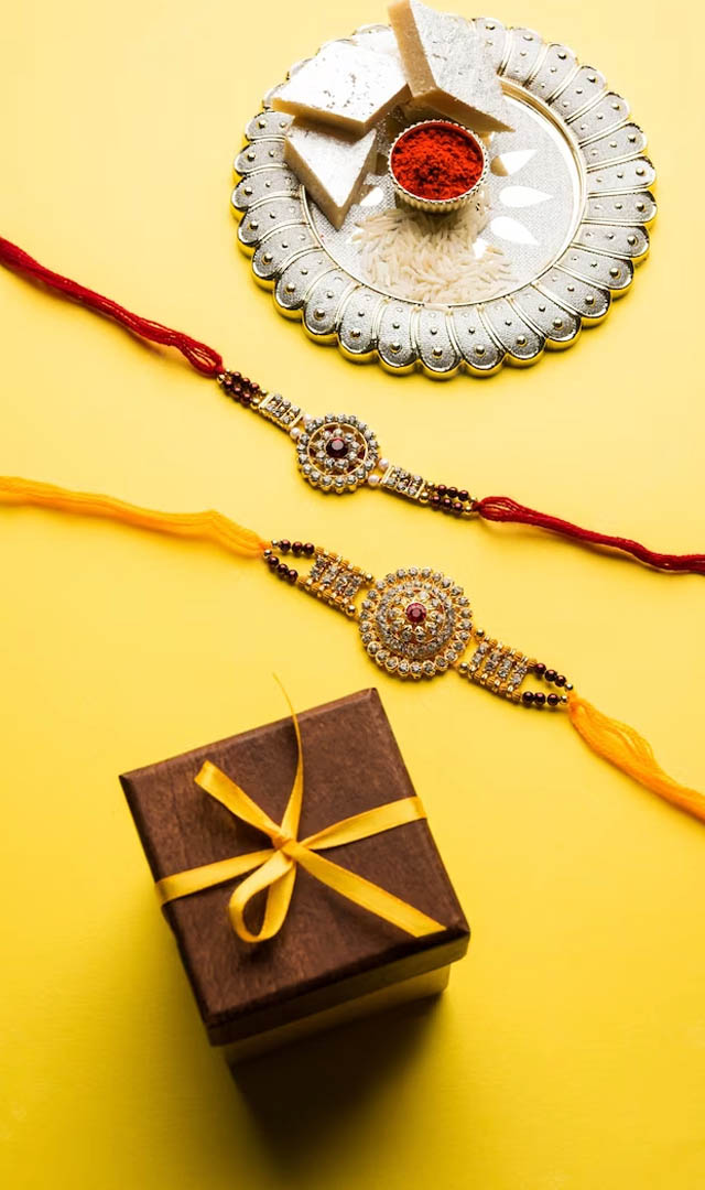 रक्षा बंधन पर बहन को दें कुछ हटके गिफ्ट