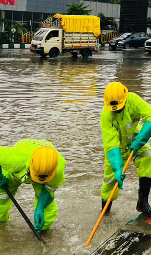 हैदराबाद में भारी बारिश से निचले इलाकों में पानी भरा, स्कूल-कॉलेजों में छुट्टी
