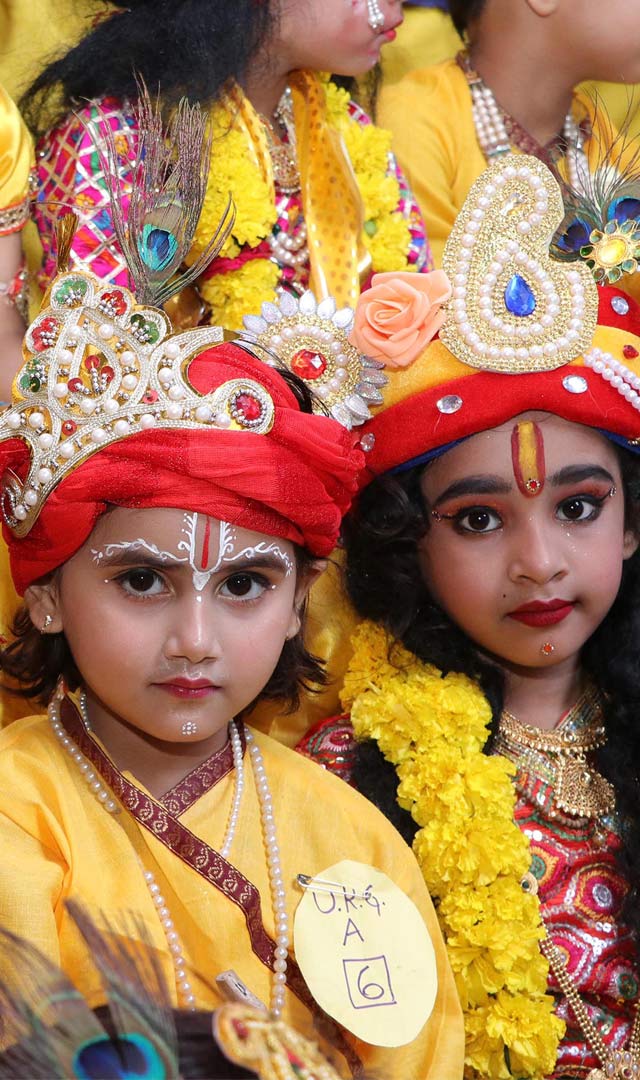  Krishna Janmashtami 2023 : जन्माष्टमी की देशभर में धूम, आपका मन मोह   लेंगे नन्हे राधा-कृष्ण