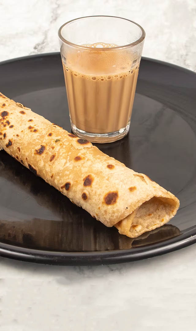 क्या चाय के साथ रोटी खानी चाहिए? जानिए सही सलाह