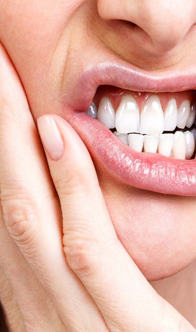 दांतों में झनझनाहट के हो सकते हैं ये कारण