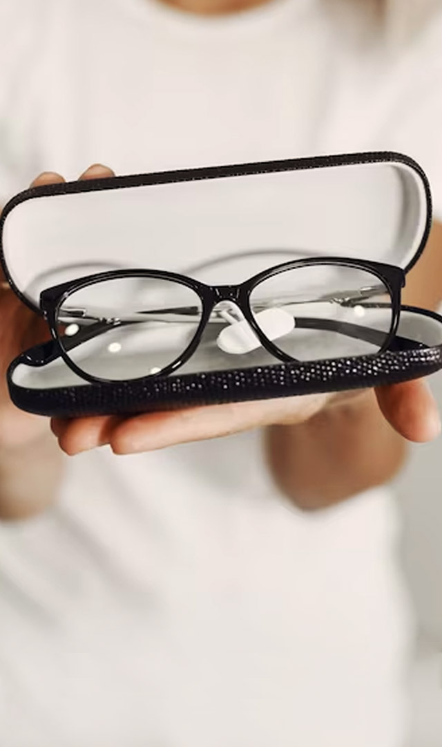 इन 8 घरेलू नुस्खे से बिना सर्जरी के उतर जाएगा चश्मा