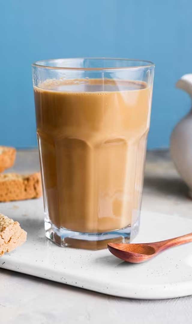 क्या चाय पीने से वजन बढ़ता है? जानिए सही जानकारी