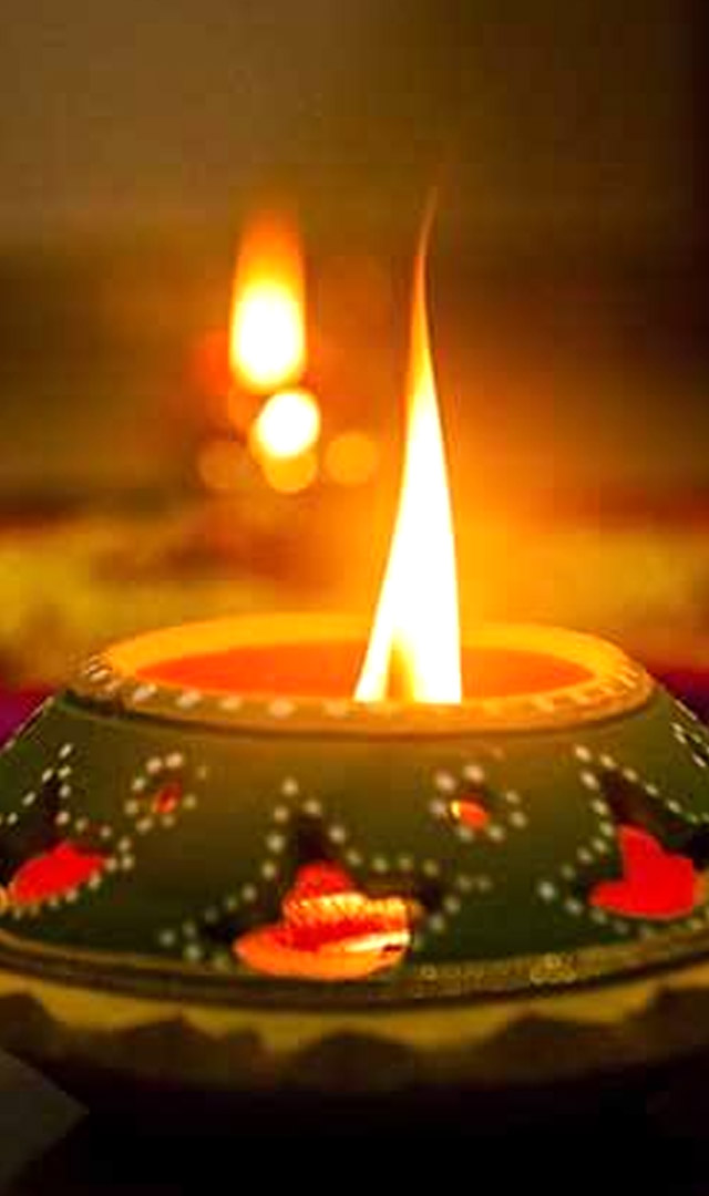 घी या तेल कौनसा दीपक जलाना है शुभ