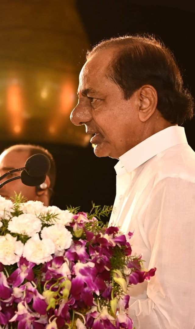 K Chandrasekhar Rao : तेलंगाना में हैट्रिक लगा पाएंगे KCR? कांग्रेस की गारंटियों से चुनौती