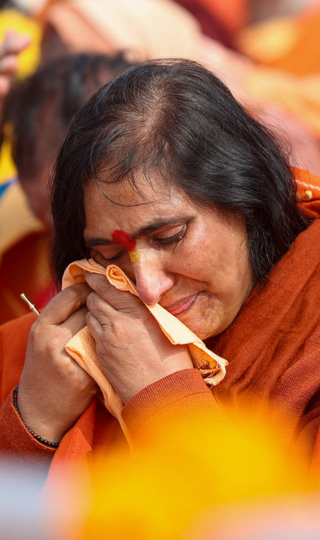 Ayodhya Ram Mandir : राम मंदिर देख हर्ष के साथ डबडबाईं आंखें