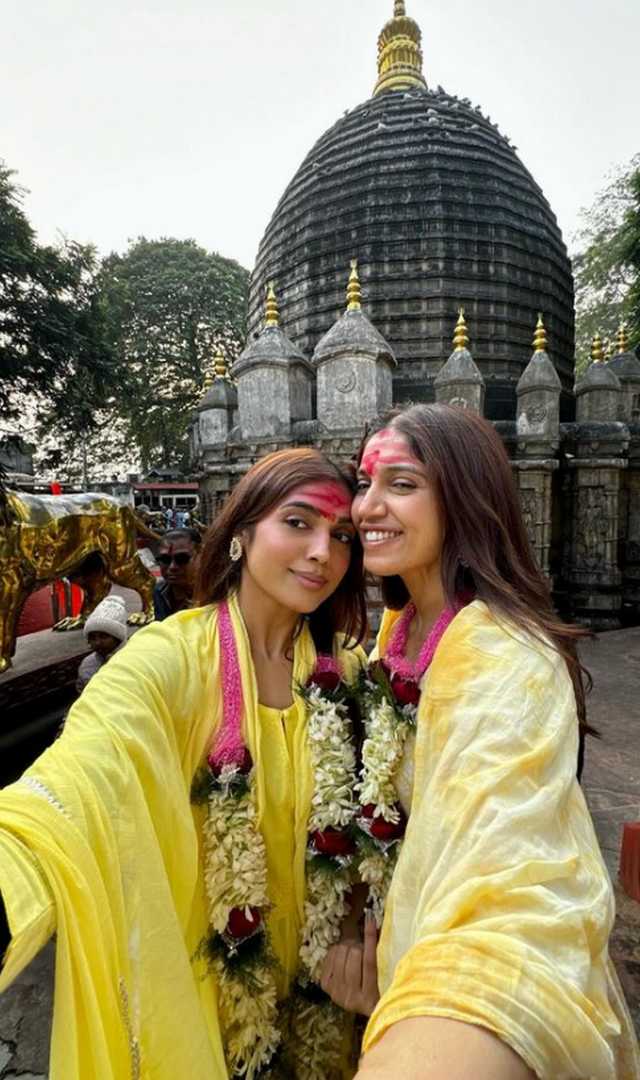 भूमि पेडनेकर पहुंचीं मां कामाख्या देवी के दर्शन करने