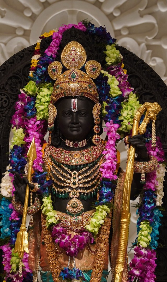 रामलला की मूर्ति में अनोखे बदलाव, देखें मनमोहक तस्वीरें