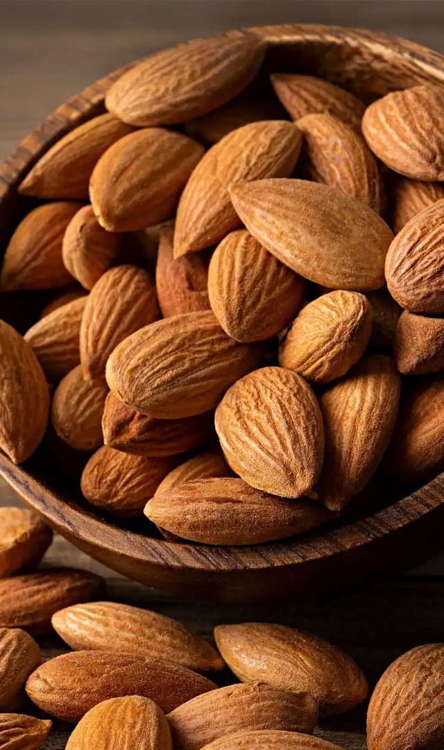 किन 6 लोगों को नहीं खाने चाहिए बादाम