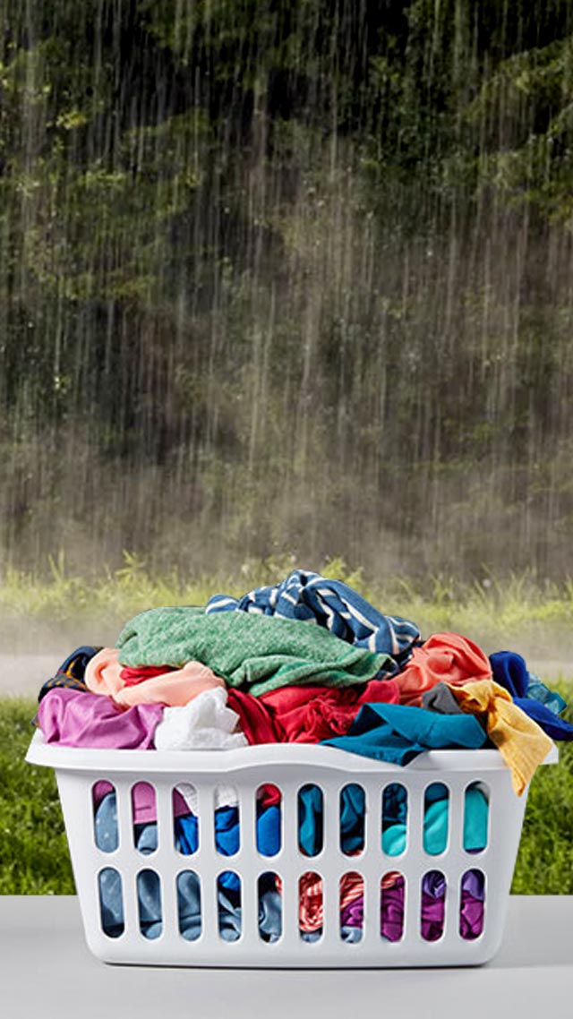 बारिश में कपड़ों की दुर्गंध को कैसे भगाएं