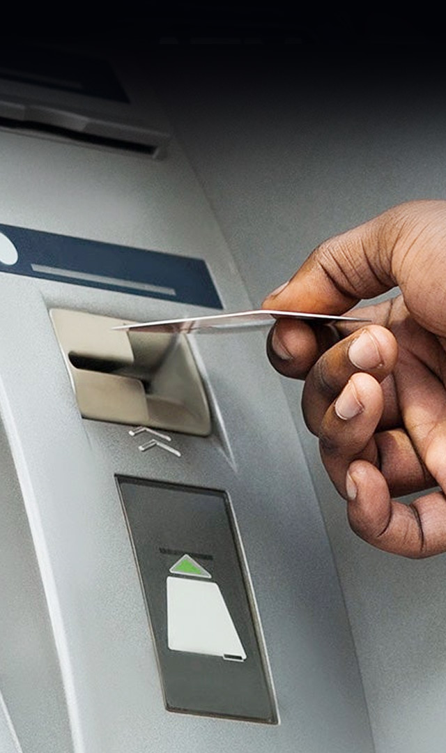 ATM से पैसे निकालने पर देना होगा अधिक चार्ज