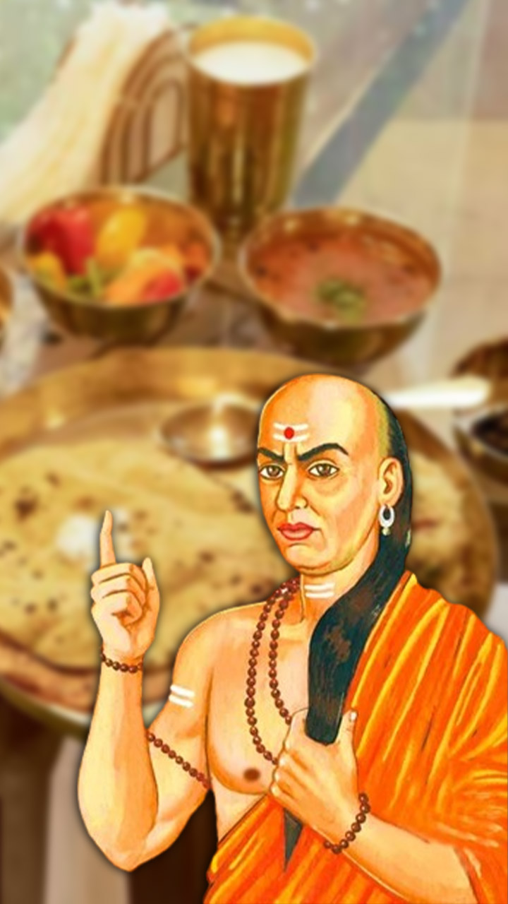 इन 5 लोगों के घर कभी नहीं करना चाहिए भोजन