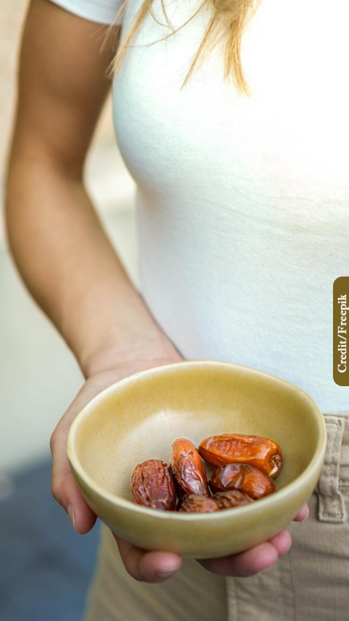 इन 5 लोगों को रोज सुबह खाना चाहिए खजूर