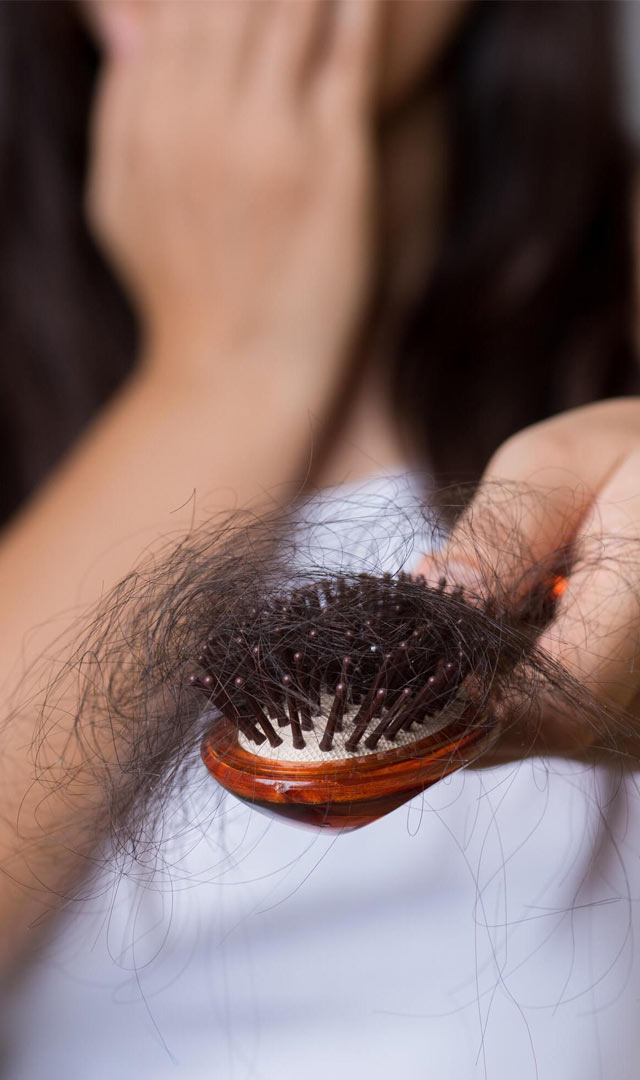 झड़ते बालों को कैसे रोकें, Coconut Oil के हेयर मास्क लगाएं