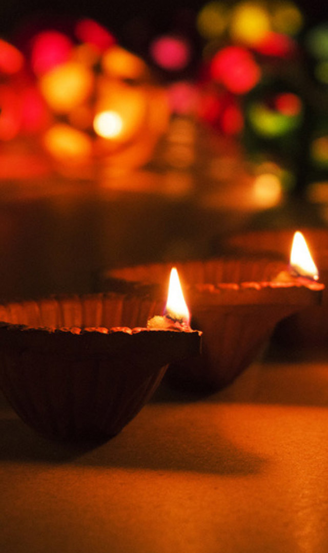दिवाली पर दीये क्यों जलाते हैं?