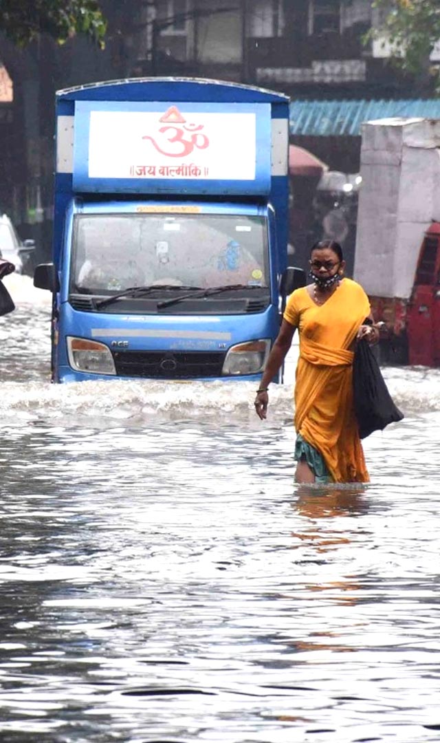 बारिश में डूबी मुंबई