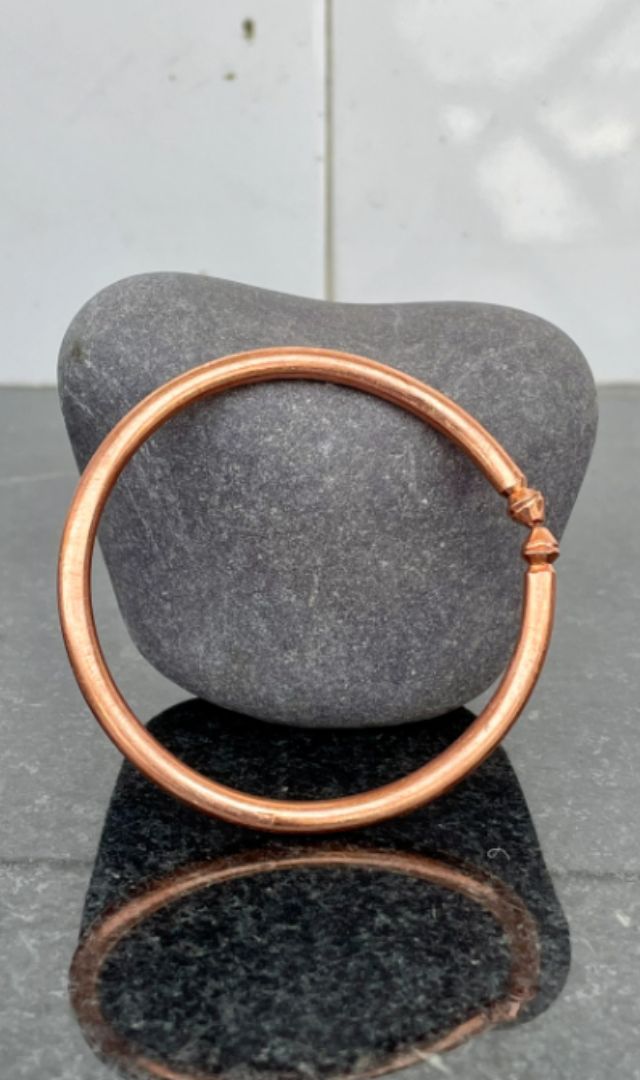 हाथ में तांबे का कड़ा पहनने के 10 फायदे