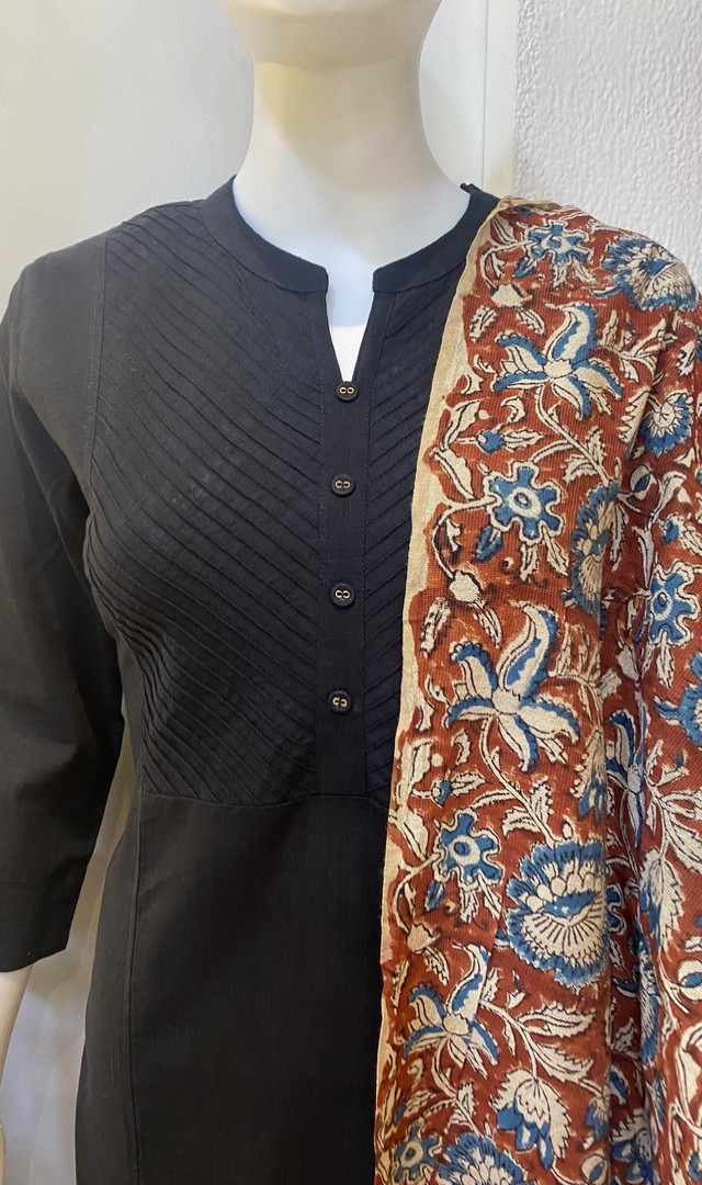 ಎತ್ತರದ ಹುಡುಗಿಯರು ಏನು ಧರಿಸಬೇಕು?