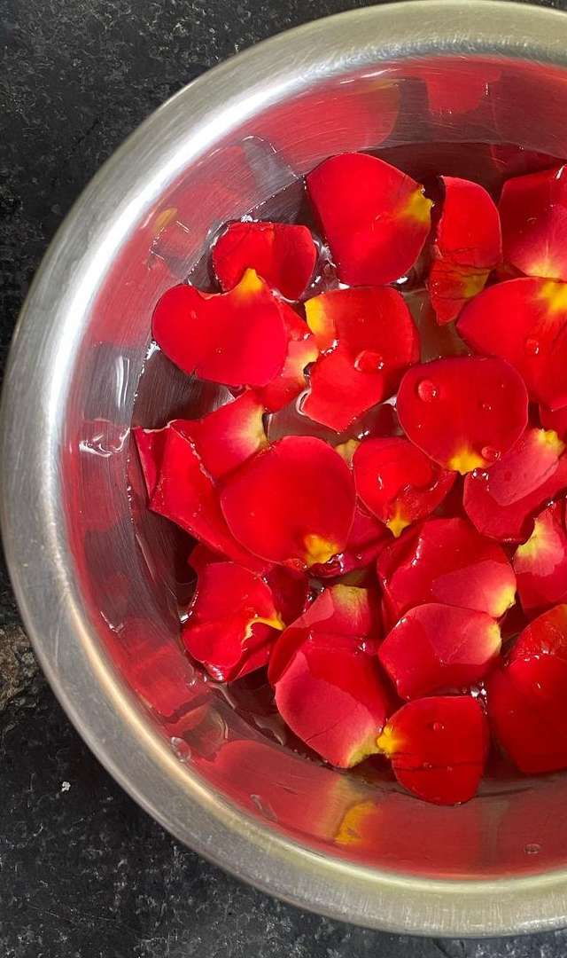 ಮೆಂತ್ಯ ಮತ್ತು ಗುಲಾಬಿ ದಳಗಳ ಪೇಸ್ಟ್ ತಿಂದರೆ ಏನಾಗುತ್ತದೆ?