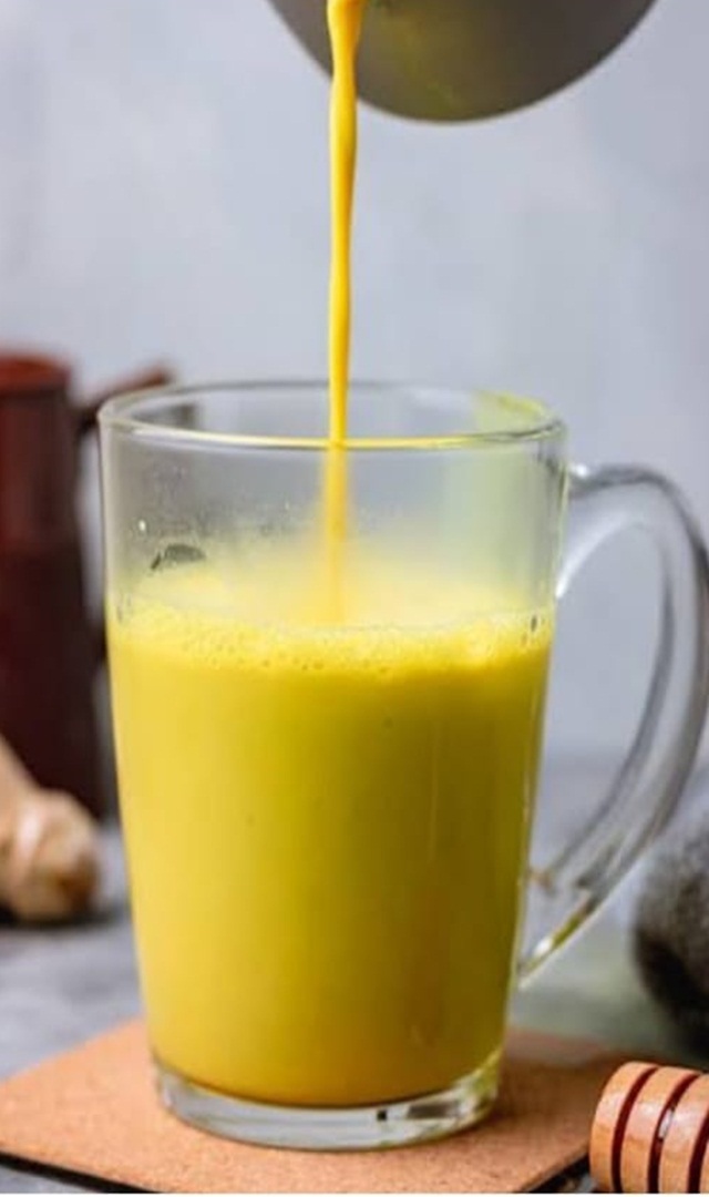 ಬೆಚ್ಚಗಿನ ನೀರಿಗೆ ಒಂದು ಚಿಟಿಕೆ ಅರಿಶಿನ ಹಾಕಿ ಕುಡಿಯಬೇಕೆ?