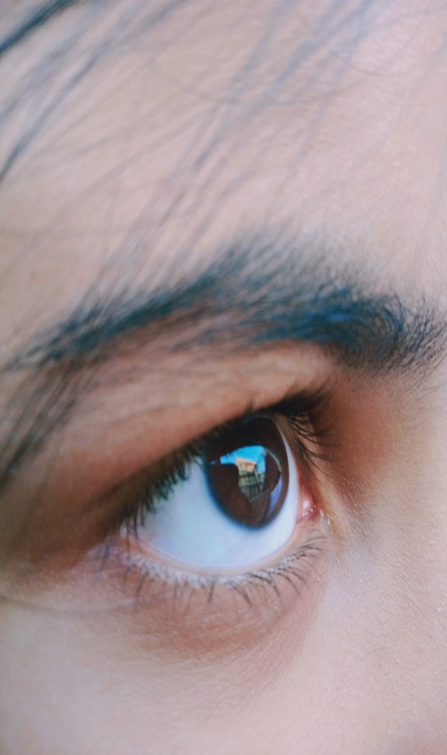 ಹುಬ್ಬಿನ ಕೂದಲು ಉದುರುವಿಕೆಗೆ ಕಾರಣ ಮತ್ತು ಪರಿಹಾರ