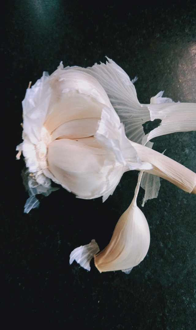 ರಾತ್ರಿ ಮಲಗುವ ಮುನ್ನ ಬೆಳ್ಳುಳ್ಳಿ ತಿಂದರೆ ಭಾರೀ ಲಾಭ