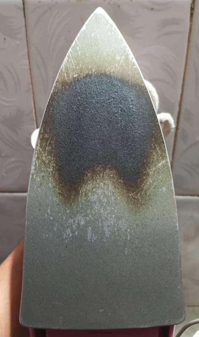 ಐರನ್ ಬಾಕ್ಸ್ ಕಪ್ಪಾಗಿದ್ದರೆ ಹೀಗೆ ಮಾಡಿ