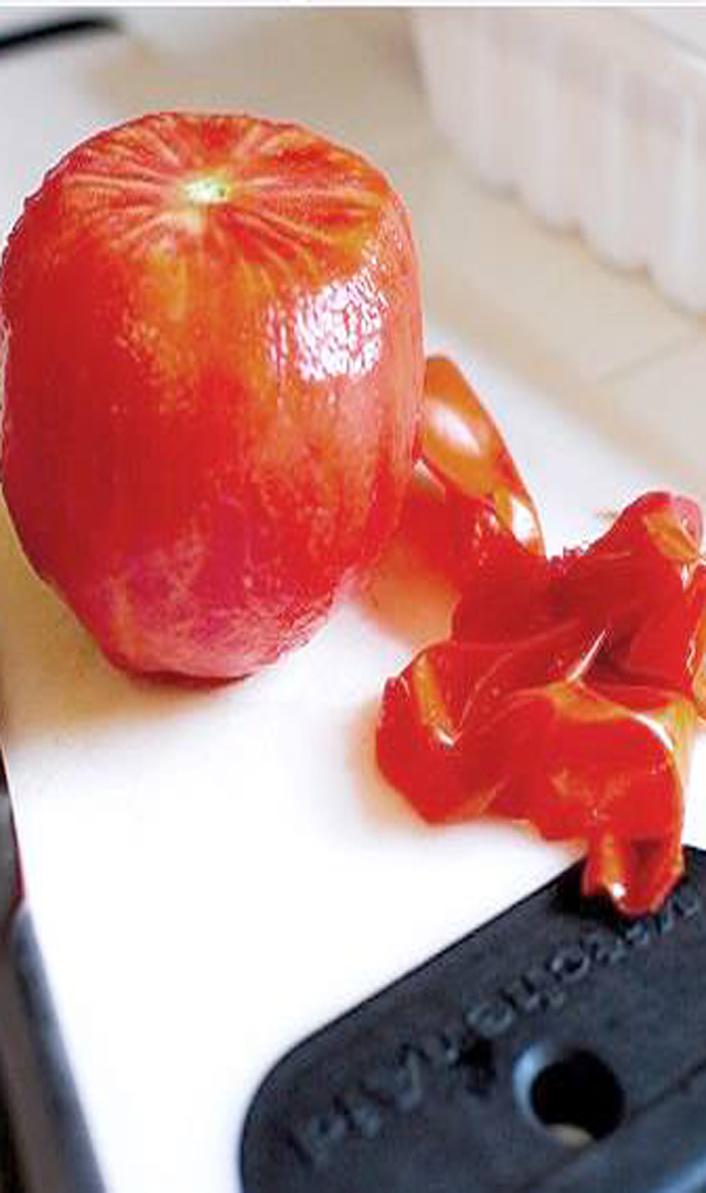 ಟೊಮೆಟೊ ಸಿಪ್ಪೆಯನ್ನು ಬಿಸಾಕದೇ ಹೀಗೆ ಬಳಸಿ