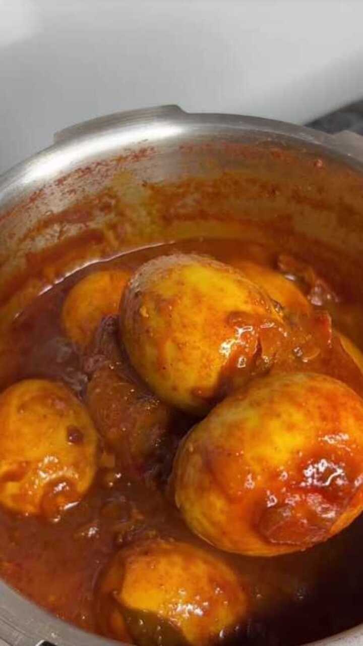 ಮೊಟ್ಟೆ ಹಾಕಿದ ಸ್ಪೈಸೀ ಕರಿ ಮಾಡುವ ವಿಧಾನ