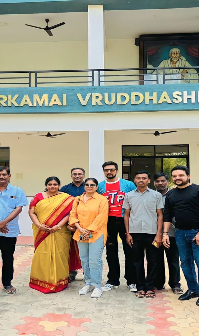 ಪತ್ನಿ ಪ್ರಿಯಾ ಜೊತೆ ಕಿಚ್ಚ ಸುದೀಪ್ ಶಿರಡಿ ಪ್ರವಾಸ