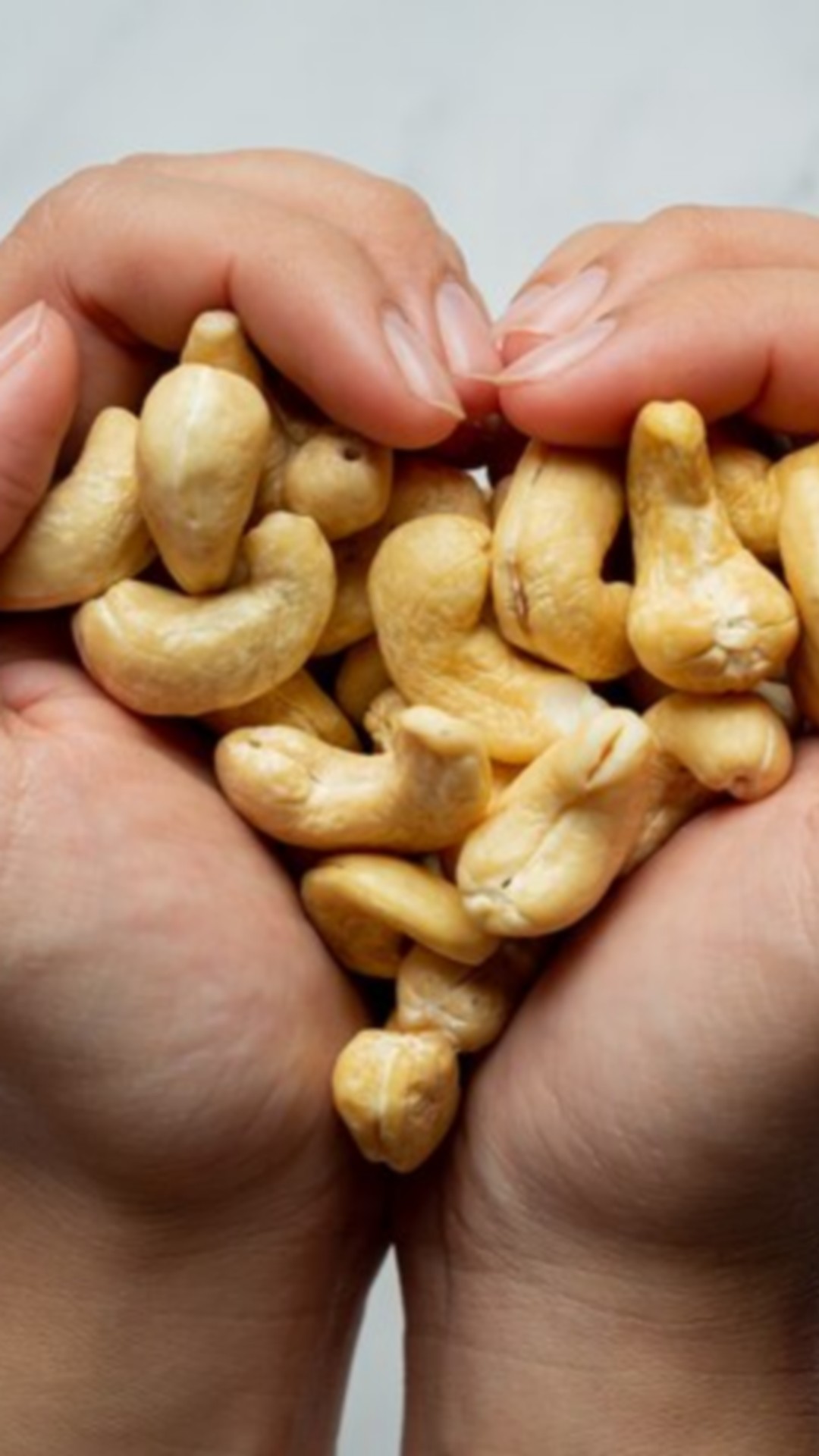 കശുവണ്ടി വെള്ളത്തില്‍ കുതിര്‍ത്ത് കഴിക്കു