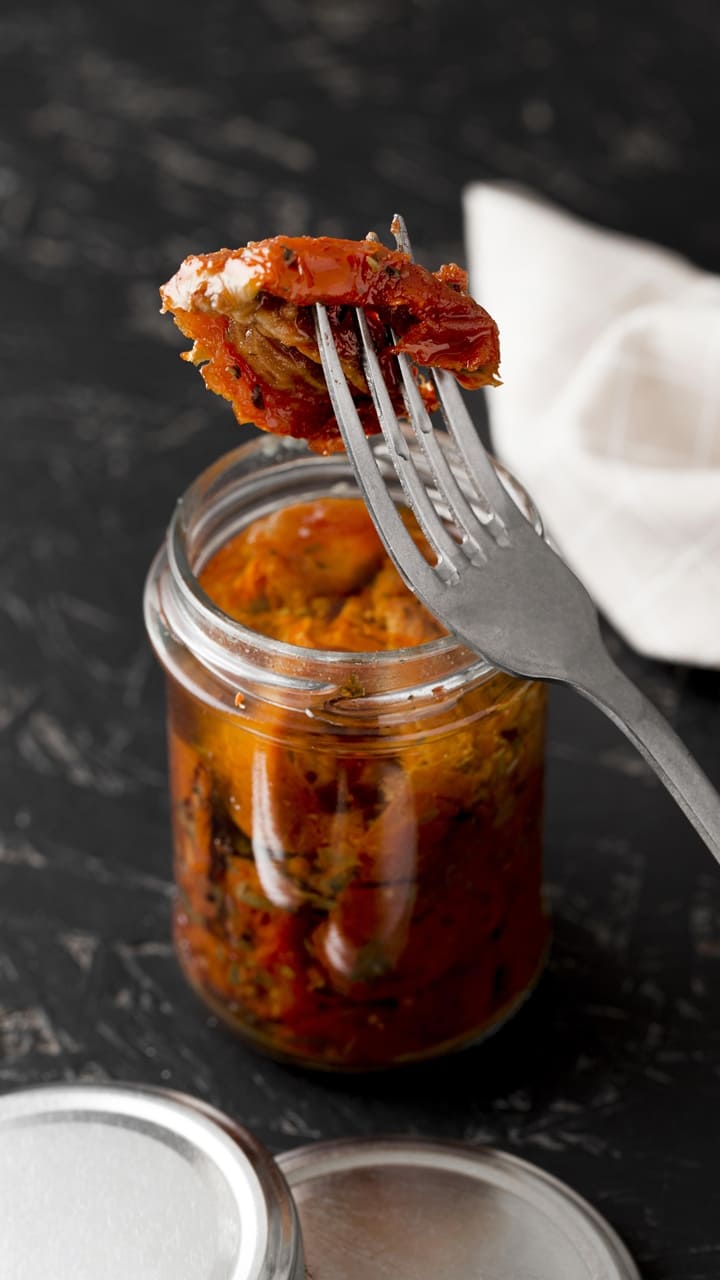 അച്ചാർ അത്ര പ്രശ്‌നക്കാരനല്ല; മിതമായി കഴിച്ചാൽ ഗുണങ്ങളേറെ