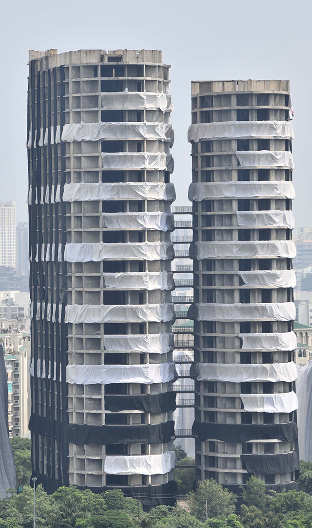 Twin Towers ट्विन टॉवर विध्वंस, दोन्ही टॉवर अवघ्या 12 सेकंदात कोसळले