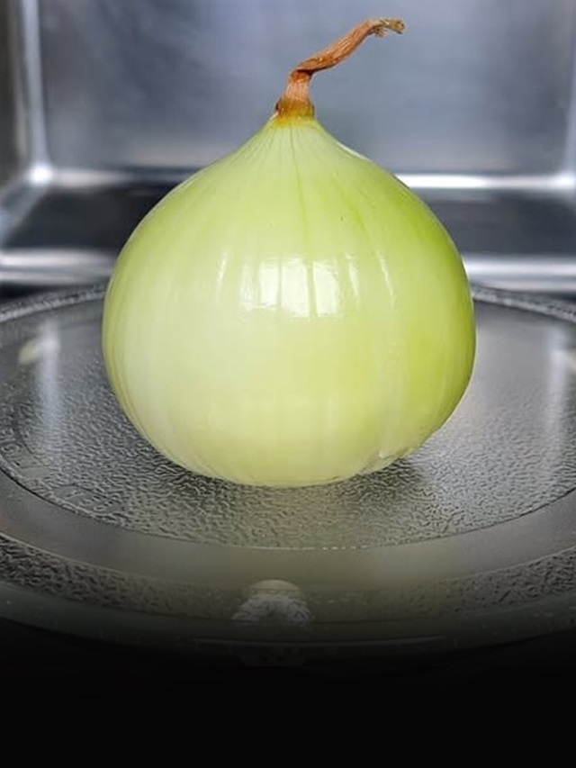 आता कांदा तुम्हाला रडवणार नाही, कापण्यापूर्वी हे करा