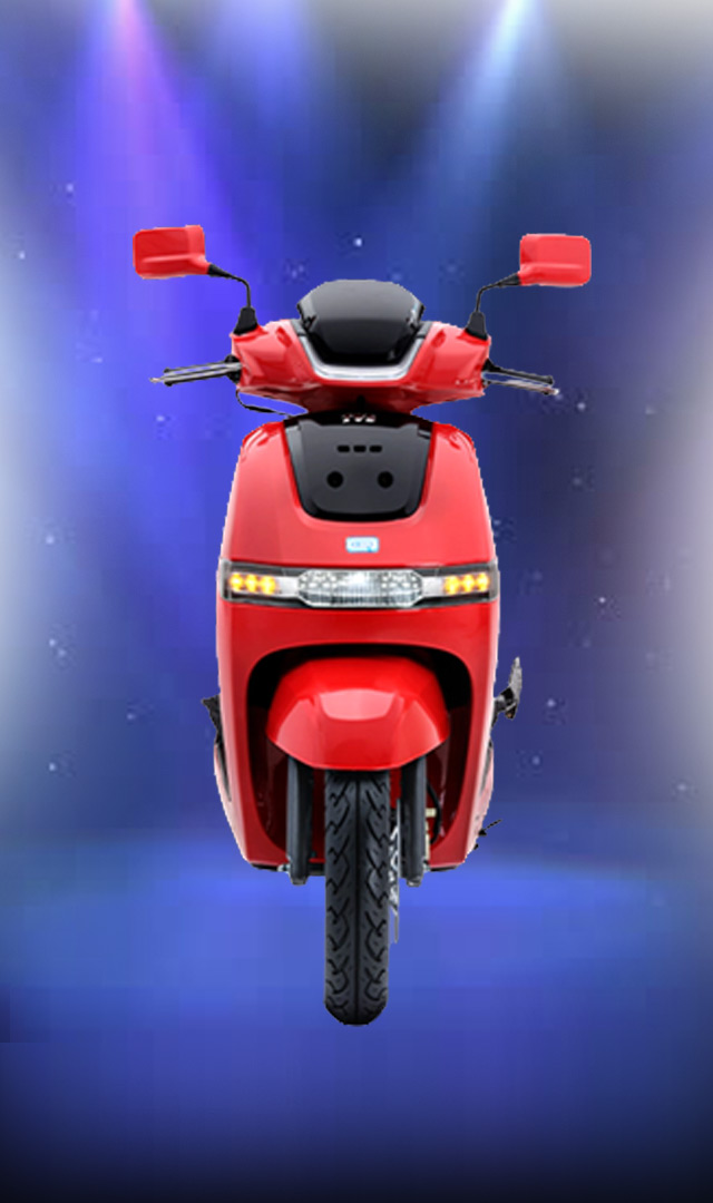 TVS iQube Electric Scooter ची धमाल