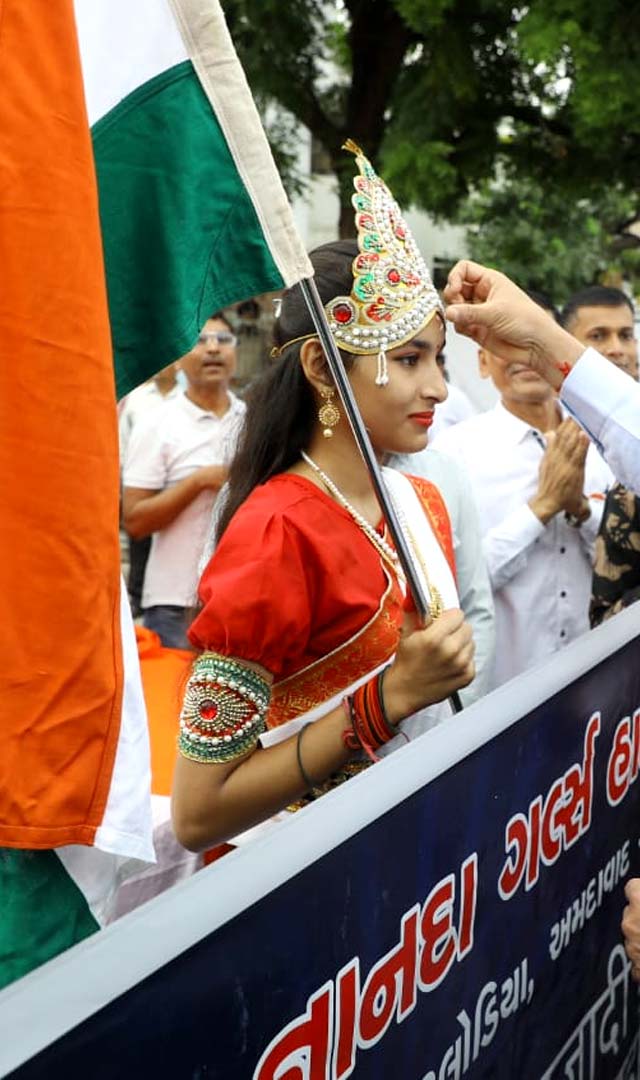 Har Ghar Tiranga सुरतमध्ये 400 कोटींचा व्यवसाय