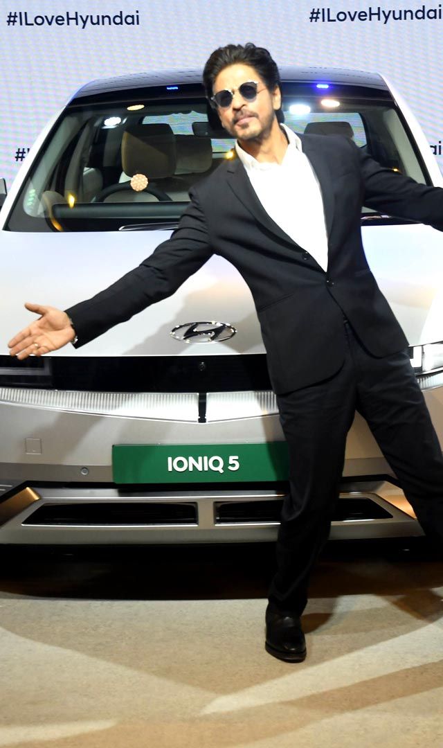 Auto Expo 2023 मध्ये शाहरुख खानने लाँच केली Hyundai Ioniq 5, फीचर्स बघा