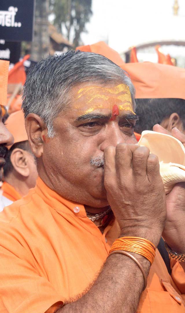 मुंबईत मोर्चा काढून 'लव्ह जिहाद'चा निषेध