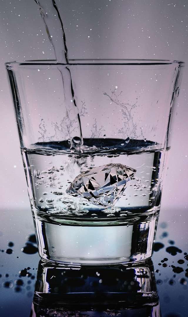 చిటికెడు ఉప్పు వేసిన మంచినీరు ఉదయాన్నే తాగితే ప్రయోజనాలు ఏంటి?