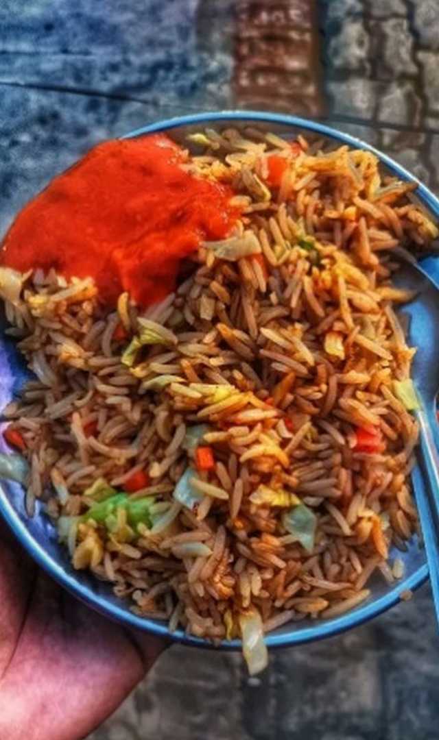 రోడ్డు పక్కనే ఘుమఘుమలాడే డీప్ ఫ్రైడ్ ఫుడ్, తింటే ఏమవుతుంది?