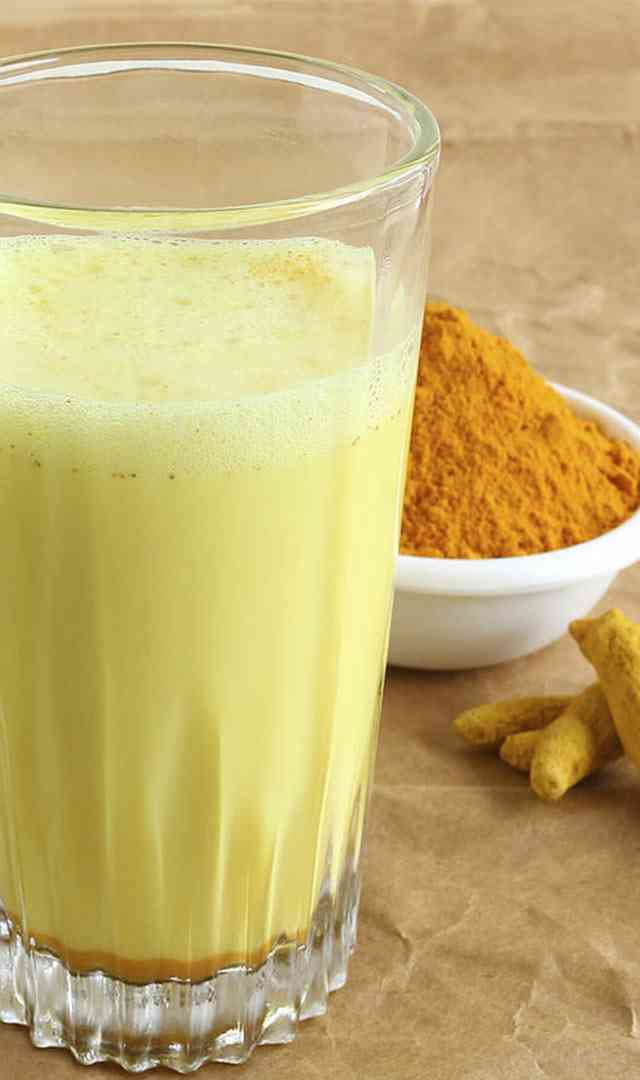 పసుపు పాలు తాగితే ప్రయోజనాలు ఏమిటో తెలుసుకుందాము