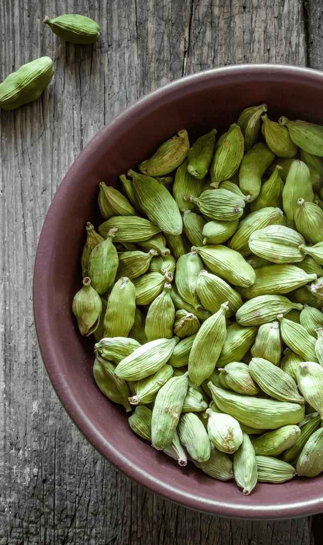 రాత్రి పూట ఒక్క యాలుక్కాయను తింటే చాలు ఆ సమస్యలన్నీ ఔట్